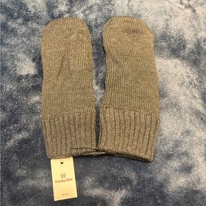 Aritzia Gray Mittens